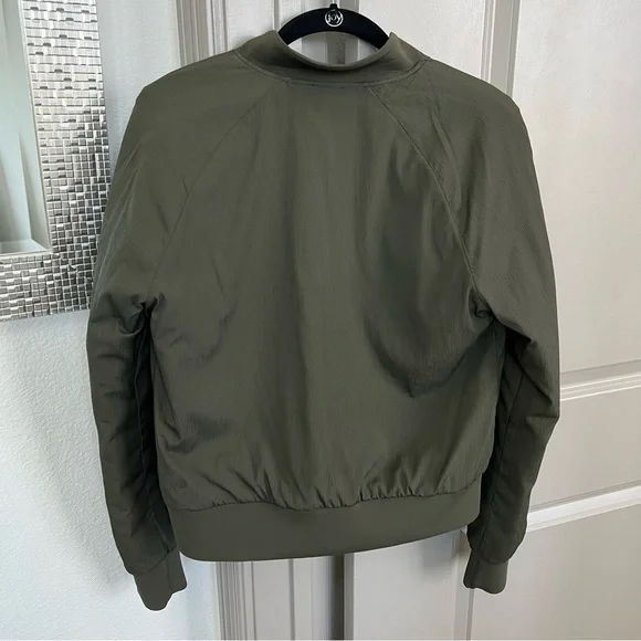 LULULEMON NON STOP BOMBER SIZE 6 DARK OLIVE REVERSIBLE JACKET - Picture 4 of 6